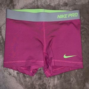 Women’s Nike pros size XS